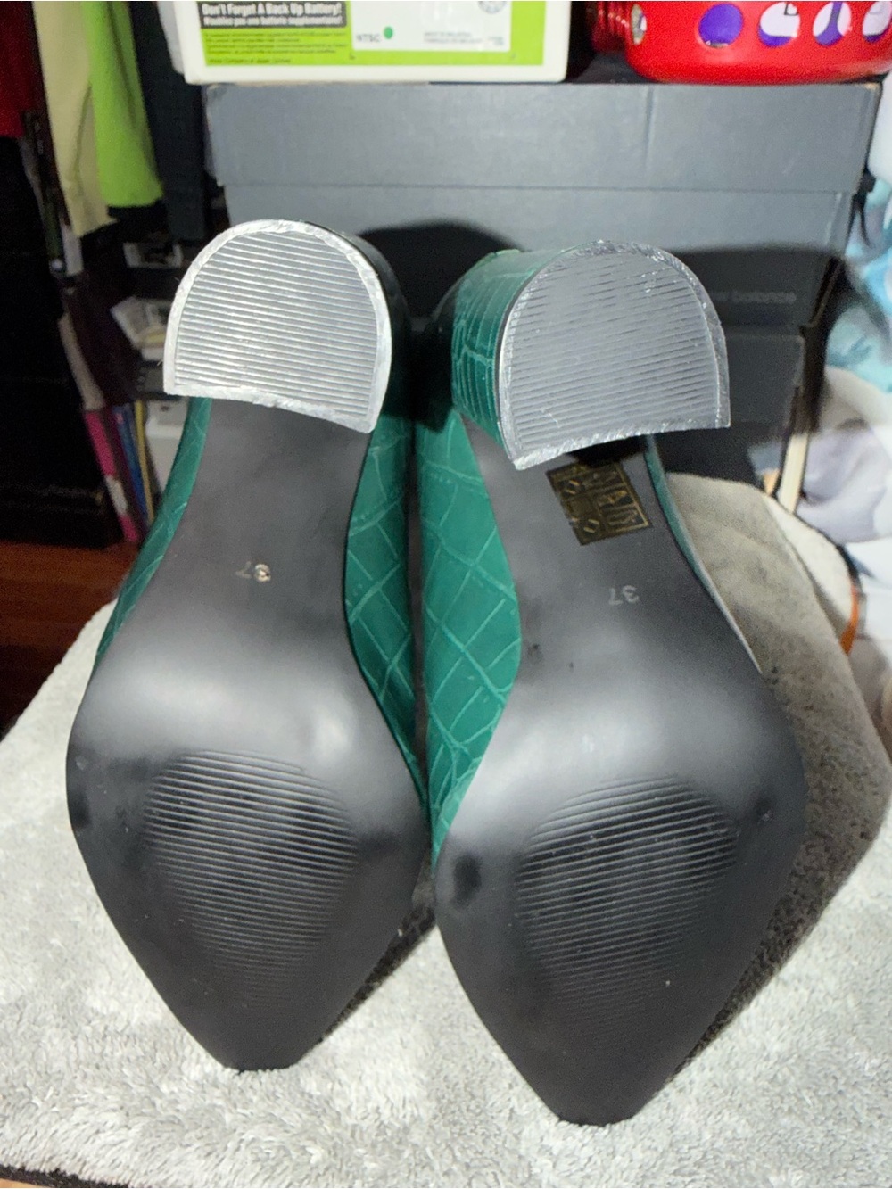 Women’s Green Croc-Embossed Faux Leather Pointed Toe Ankle Boots - Picture 6 of 6